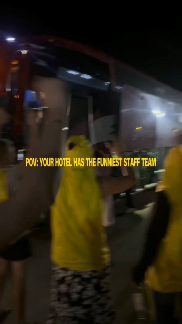 Your sign to stay at Cool Bananas Backpackers and hang out with the funniest team 🥳🍌🤟🏻